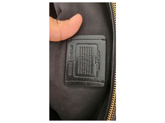 Coach Handtasche aus schwarzem genarbtem Leder - Ansicht 3