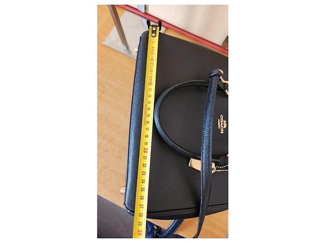 Coach Handtasche aus schwarzem genarbtem Leder - Ansicht 4
