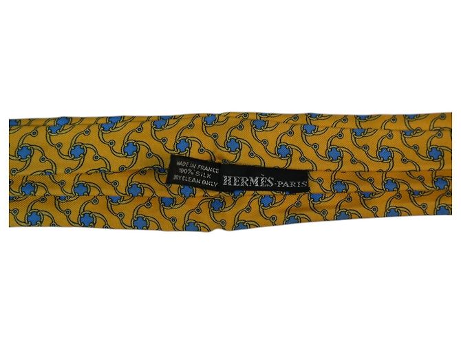 Hermès Sciarpa Ascot in seta vintage gialla con motivi geometrici Hermes con scatola Giallo - vista 3