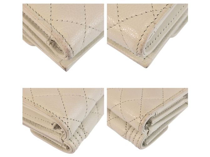 Cartera Chanel Boy - Cuero blanco con diseño compacto - vista 3