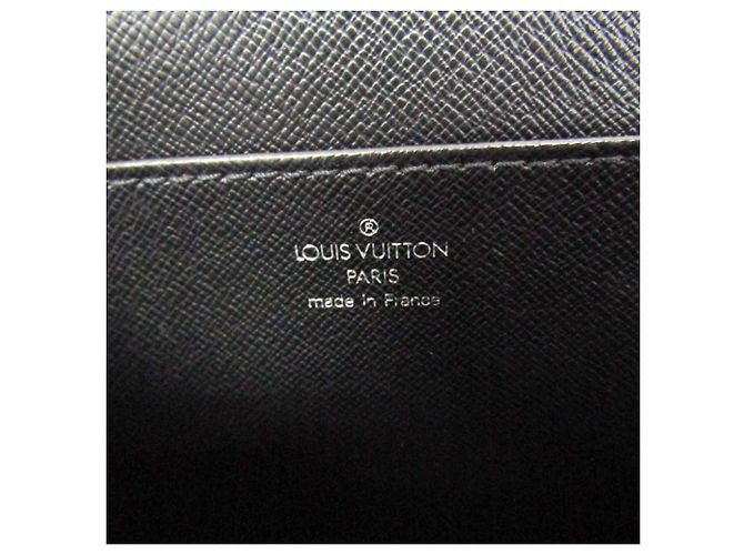 Valigetta da uomo Louis Vuitton Taiga Moscow M30032 Grigio - vista 18