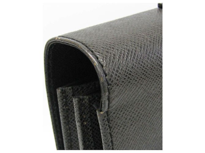 Valigetta da uomo Louis Vuitton Taiga Moscow M30032 Grigio - vista 9