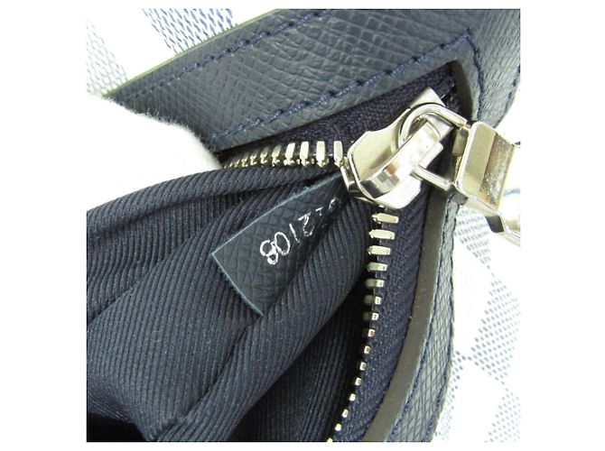 Borsa a tracolla Louis Vuitton Damier Coast Matchpoint Bianco Blu navy - vista 13