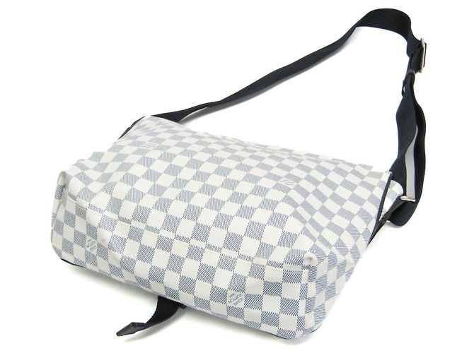 Borsa a tracolla Louis Vuitton Damier Coast Matchpoint Bianco Blu navy - vista 2