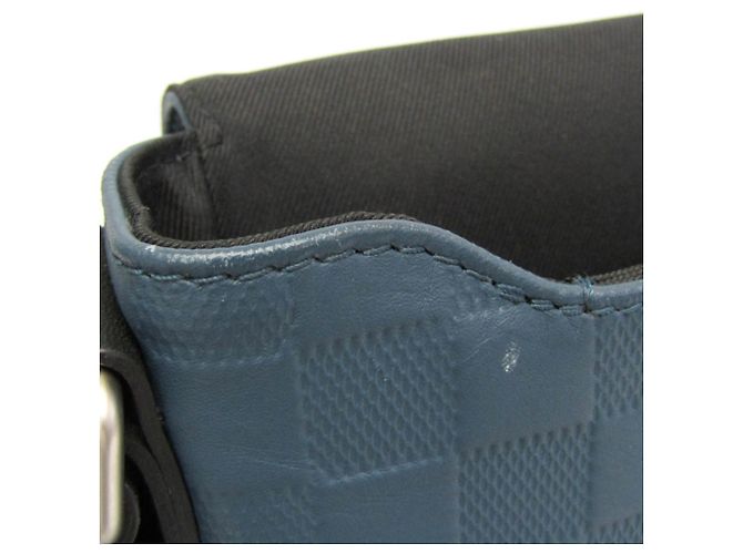 Borsa a tracolla Louis Vuitton Damier Infini District PM N41035 Blu - vista 11