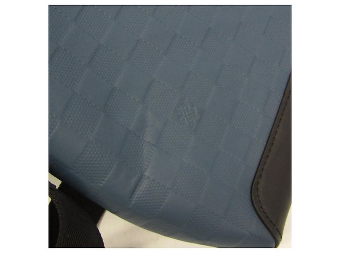 Borsa a tracolla Louis Vuitton Damier Infini District PM N41035 Blu - vista 13