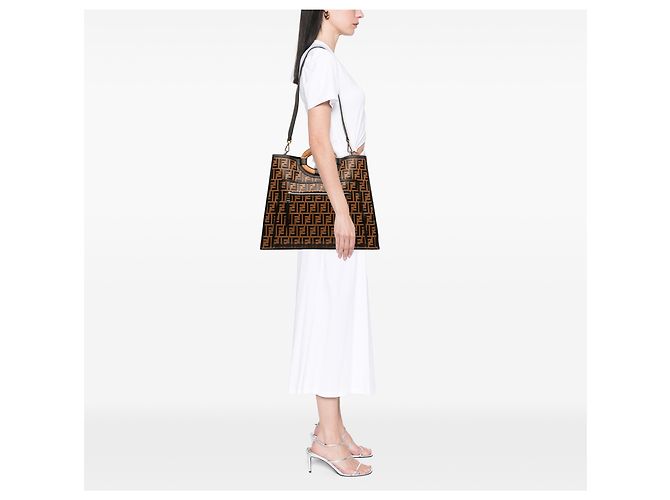 Borsa Fendi Marrone Large Zucca Embossed Leather Runaway Shopper Satchel - vista 6