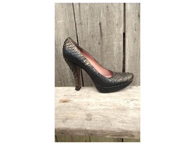 Alaïa Pumps aus goldenem Pythonleder - Ansicht 10