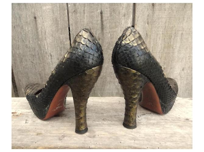 Alaïa Pumps aus goldenem Pythonleder - Ansicht 4