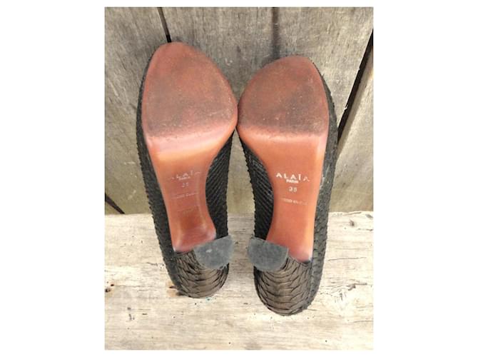 Alaïa Pumps aus goldenem Pythonleder - Ansicht 5