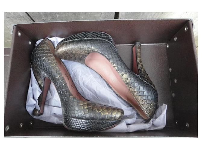Alaïa Pumps aus goldenem Pythonleder - Ansicht 8