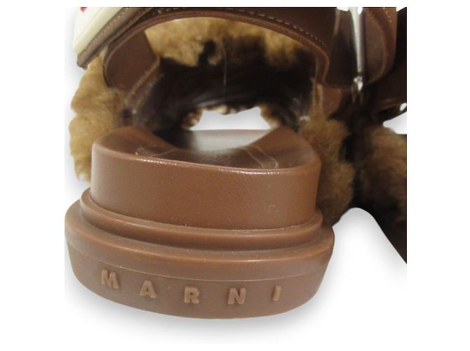 Sandali Marni FB con cinturini incrociati in pelliccia e suola anatomica Marrone - vista 10