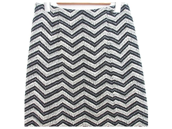 Timeless Falda de tweed Chanel Chevron Coco Mark Negro Plata Blanco - vista 3