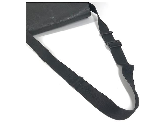 Borsa Victor in Taiga Louis Vuitton Nero - vista 10
