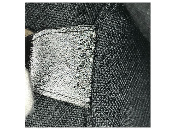 Borsa Victor in Taiga Louis Vuitton Nero - vista 13