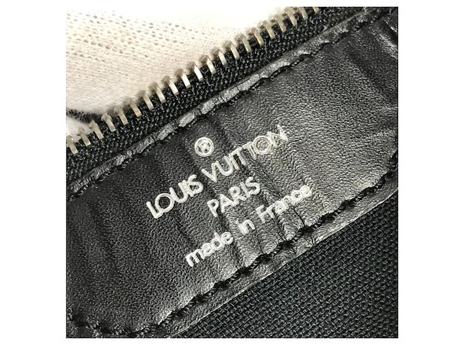 Borsa Victor in Taiga Louis Vuitton Nero - vista 14