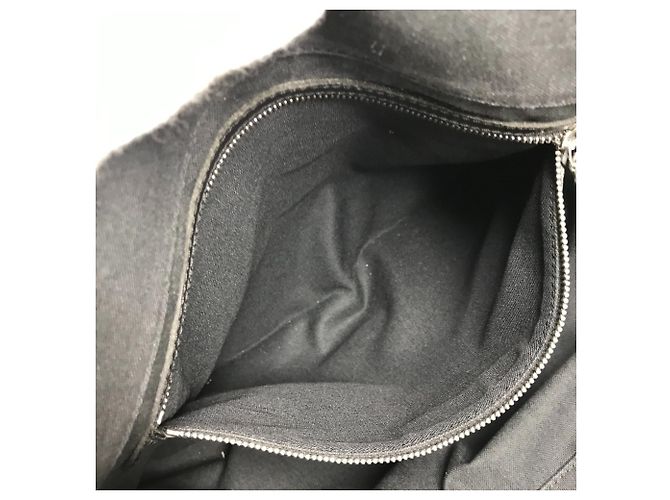 Borsa Victor in Taiga Louis Vuitton Nero - vista 15