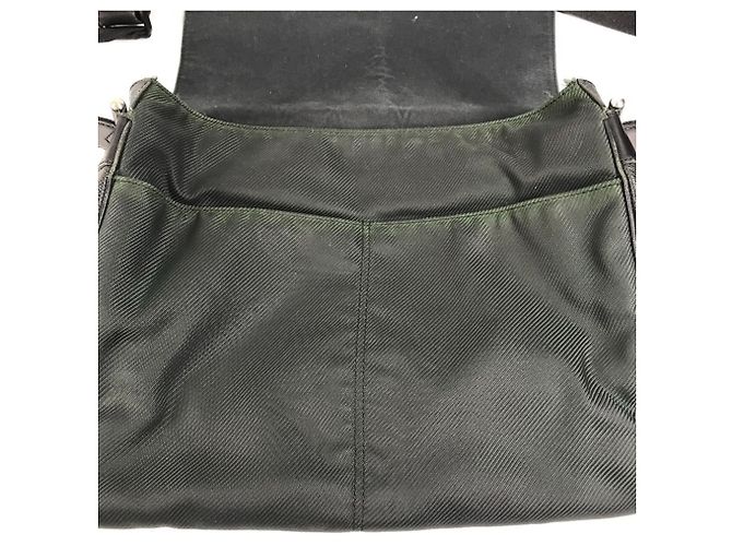 Borsa Victor in Taiga Louis Vuitton Nero - vista 16