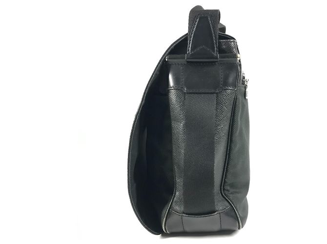 Borsa Victor in Taiga Louis Vuitton Nero - vista 3