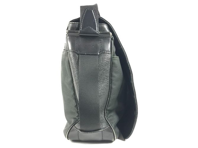 Borsa Victor in Taiga Louis Vuitton Nero - vista 4