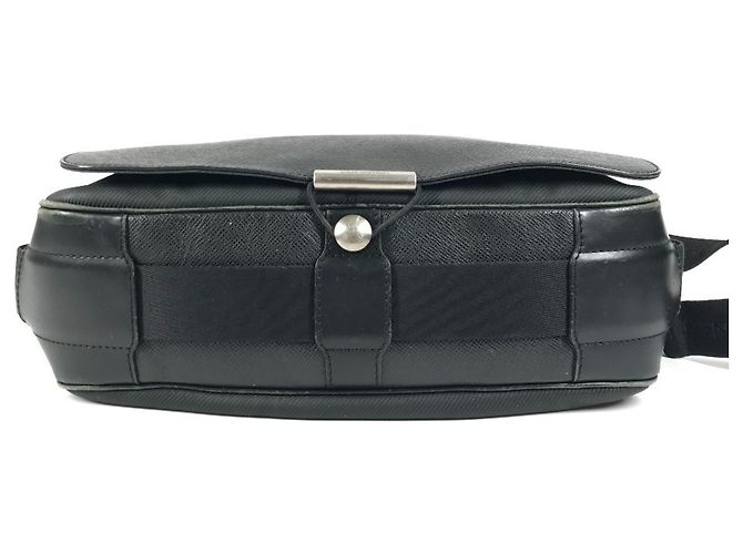 Borsa Victor in Taiga Louis Vuitton Nero - vista 5