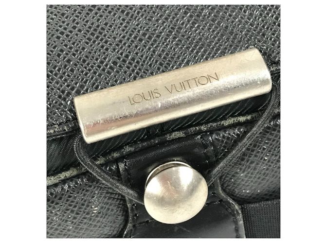 Borsa Victor in Taiga Louis Vuitton Nero - vista 6