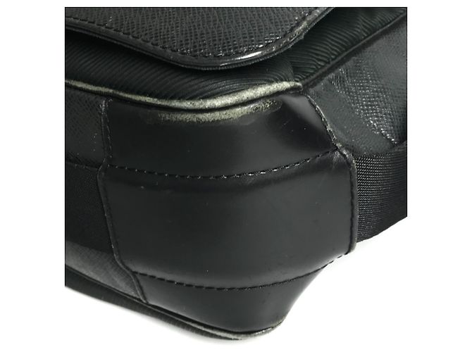 Borsa Victor in Taiga Louis Vuitton Nero - vista 7