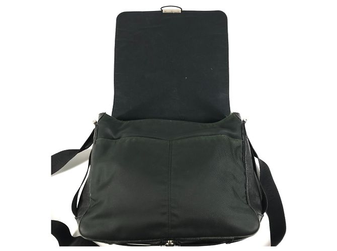 Borsa Victor in Taiga Louis Vuitton Nero - vista 9