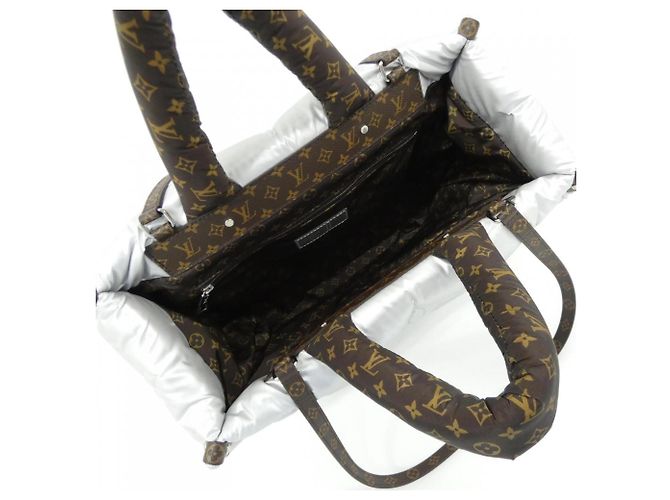 Borsa Louis Vuitton LV Pillow OnTheGo GM Argento - vista 5
