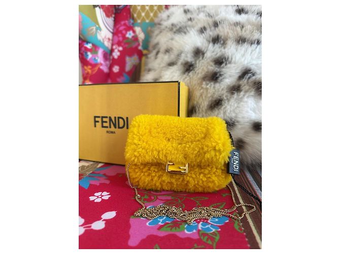 Fendi Nano Baguette Pelliccia Gialla Giallo - vista 2