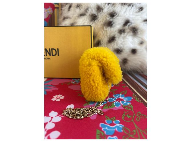 Fendi Nano Baguette Pelliccia Gialla Giallo - vista 5