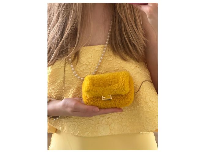 Fendi Nano Baguette Pelliccia Gialla Giallo - vista 6