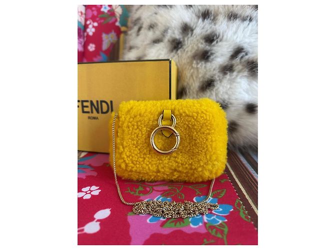 Fendi Nano Baguette Pelliccia Gialla Giallo - vista 7