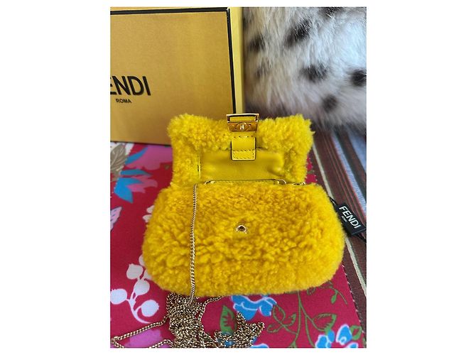 Fendi Nano Baguette Pelliccia Gialla Giallo - vista 9