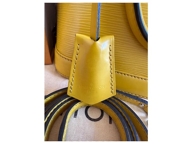 Borsa Louis Vuitton Alma BB in pelle Epi gialla Giallo - vista 10