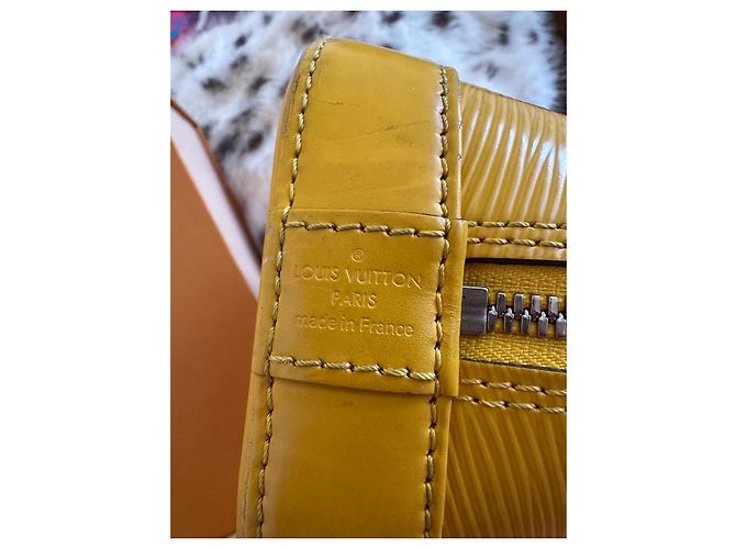 Borsa Louis Vuitton Alma BB in pelle Epi gialla Giallo - vista 13