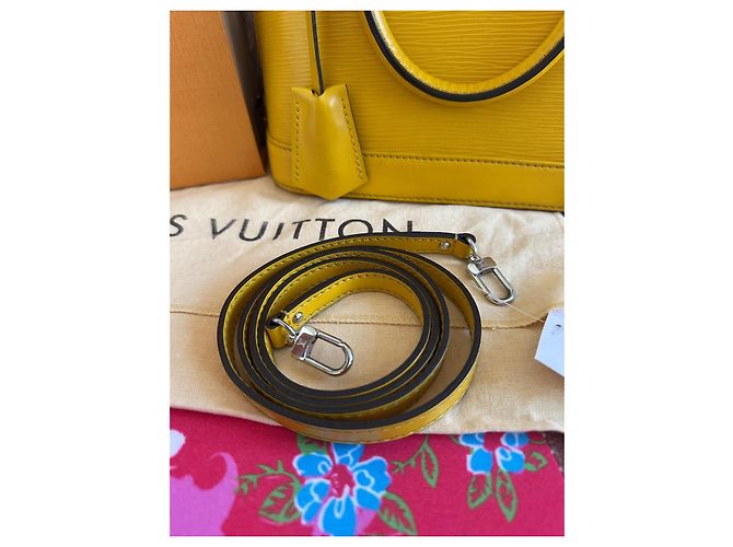 Borsa Louis Vuitton Alma BB in pelle Epi gialla Giallo - vista 5