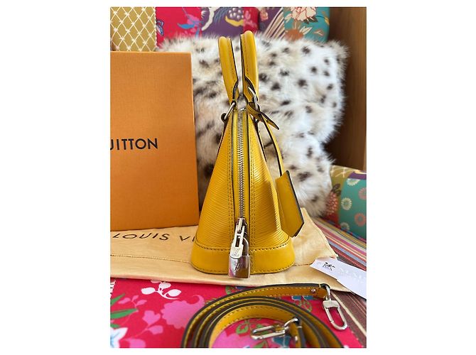 Borsa Louis Vuitton Alma BB in pelle Epi gialla Giallo - vista 6
