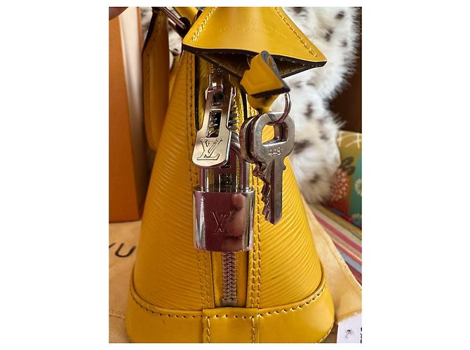 Borsa Louis Vuitton Alma BB in pelle Epi gialla Giallo - vista 7