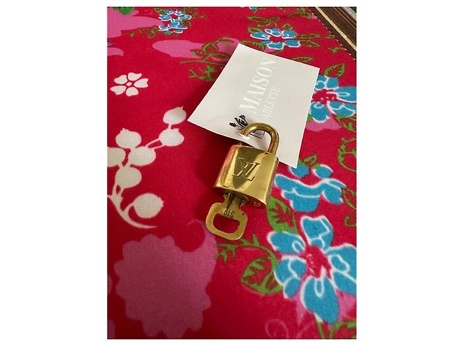 Louis Vuitton Lucchetto dorato con la sua chiave D'oro Gold hardware - vista 2