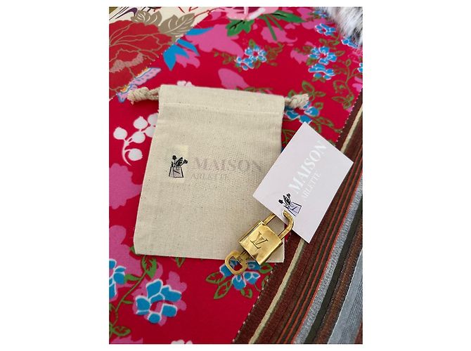 Louis Vuitton Lucchetto dorato con la sua chiave D'oro Gold hardware - vista 4