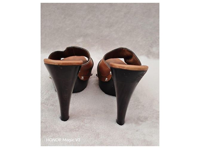 Gucci Sandali con Tacco in Pelle Marrone - vista 2