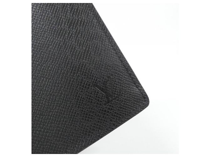 Louis Vuitton Taiga Portefeuille Brazza Cartera Negro - vista 3