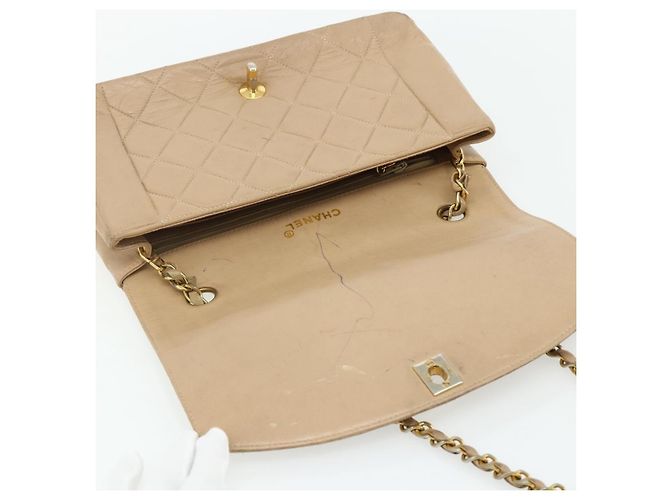 CHANEL Borsa a Spalla Matelassé con Catena in Pelle di Agnello Beige Oro CC Auth 179717A D'oro - vista 14