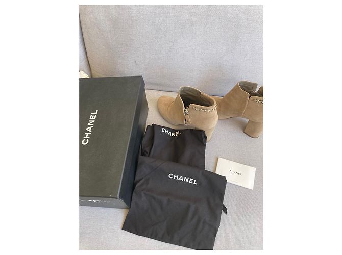 Chanel Botines de Ante Beige con Cadena - vista 12