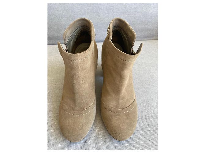 Chanel Botines de Ante Beige con Cadena - vista 2