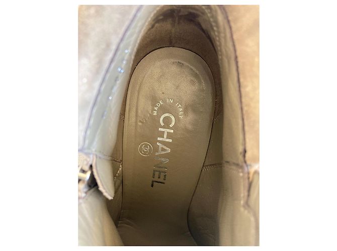 Chanel Botines de Ante Beige con Cadena - vista 3