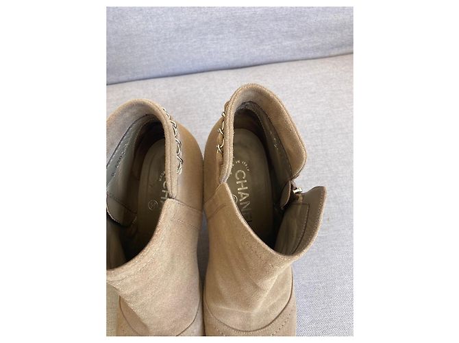 Chanel Botines de Ante Beige con Cadena - vista 4
