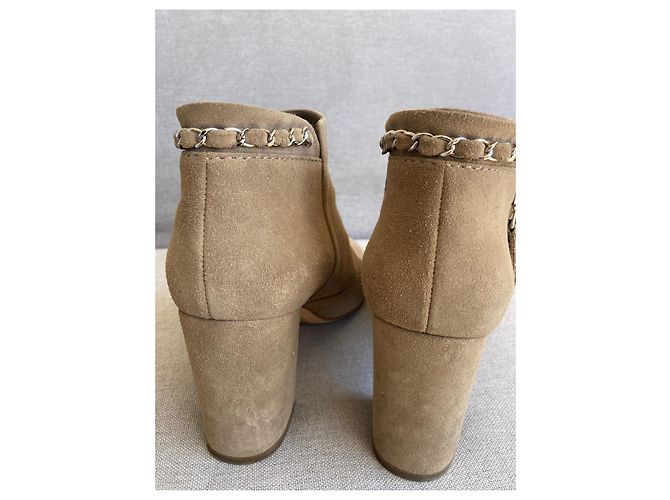 Chanel Botines de Ante Beige con Cadena - vista 5