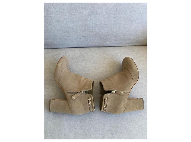 Chanel Botines de Ante Beige con Cadena - vista 8